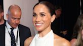 Meghan Markle reaparece en Hollywood con un look igual a su vestido 'halter' de novia