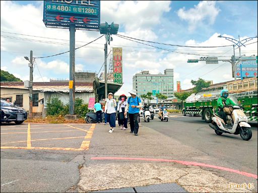 現場踏勘棕線 桃園捷運局徒步11公里