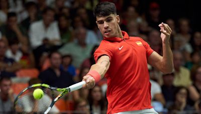 Carlos Alcaraz escapes injured Tomas Machac at Davis Cup in first match since US Open loss | Tennis.com