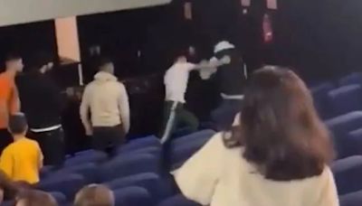 Un boxeador golpeó a un hombre en la sala de un cine porque estaba atacando a su pareja: “A un maltratador no hay que dejarle excederse”