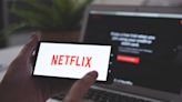 Consumidor ve Netflix en su smartwatch