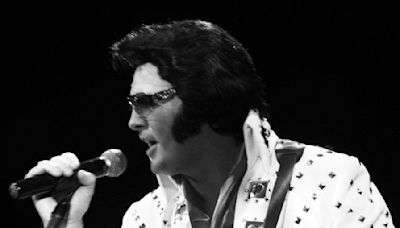 Paul Larcombe - The Elvis Show at Coppenhall Social Club