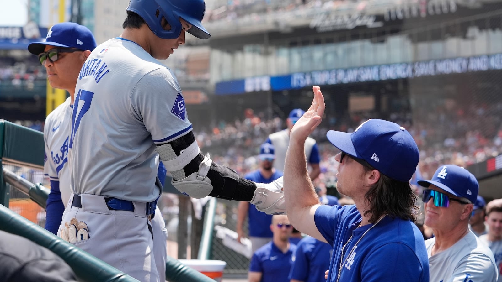 Gio Urshela hits 2-run homer, Tigers score 7 runs in 2 innings to stun Dodgers 11-9