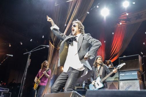 Black Crowes at full throttle at MGM Music Hall - The Boston Globe