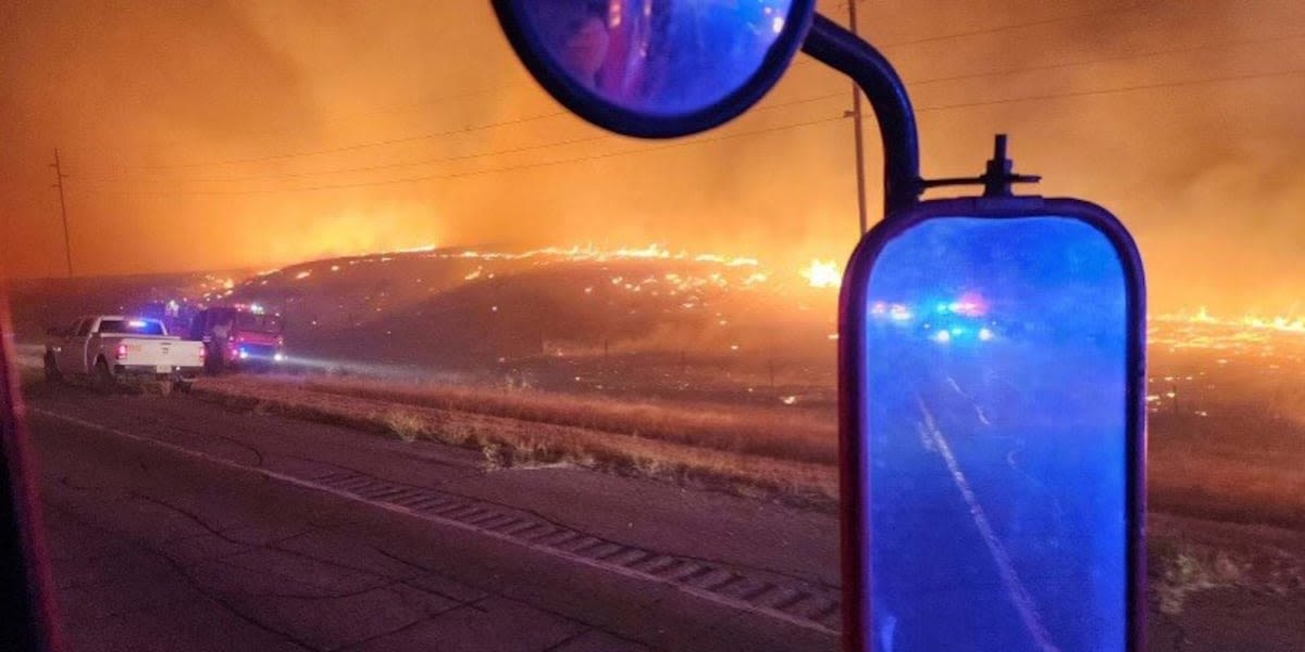 Wildfire shuts down parts of Highway 26 and I-25 in Wyoming