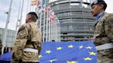 El Parlamento Europeo reabre sus puertas tras las elecciones con la izada de la bandera