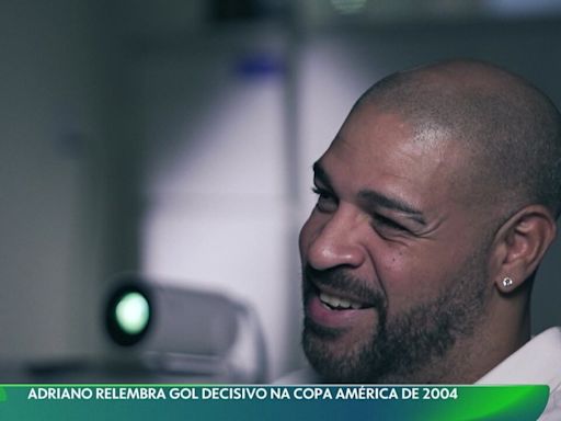 Adriano abre baú de memórias sobre 2004: "Fui dar cotovelada, a bola sobrou ali e fiz o gol"