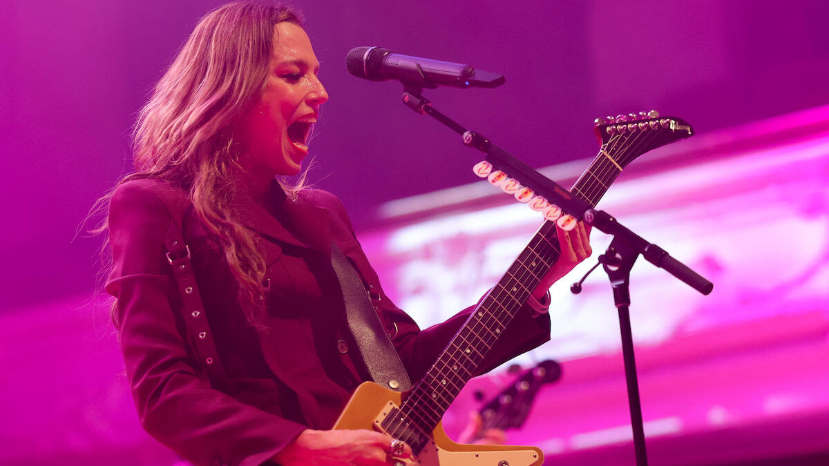 Watch Lzzy Hale Surprise Cover Band For Halestorm Performance | iHeart