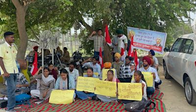 Fearing closure of BSc agri course, students stage dharna outside Faridkot MLA’s house