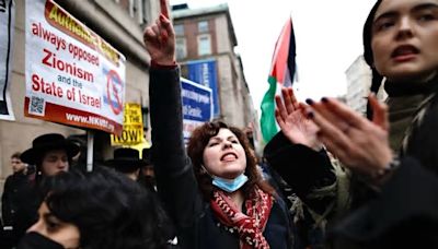 Una protesta pro-palestina en el campus de la Universidad de Columbia termina con más de 100 detenidos