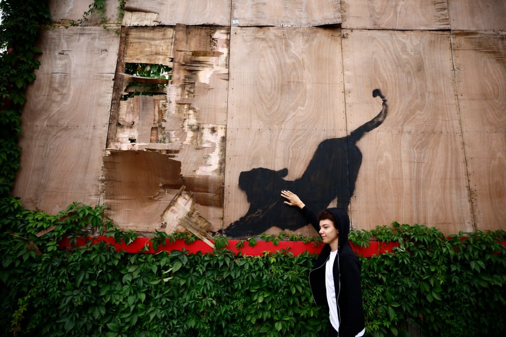 Sixth Banksy Animal Mural Spotted in London Before Being Taken Down by a Contractor to Prevent Theft