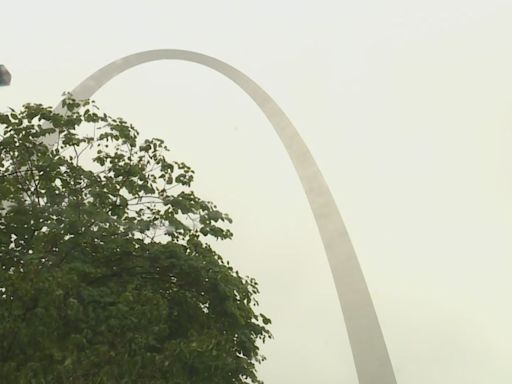 Riders briefly stuck inside Gateway Arch trams