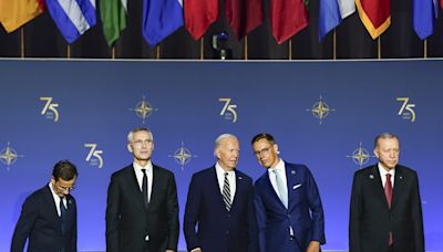 Biden anuncia que cinco países de la OTAN enviarán sistemas Patriot a Ucrania