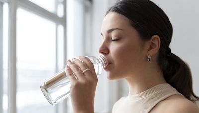 Beber essa quantidade de água por dia traz benefícios à saúde, segundo especialistas