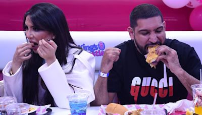 Amir Khan and his wife Faryal Makhdoom tuck into a sandwich