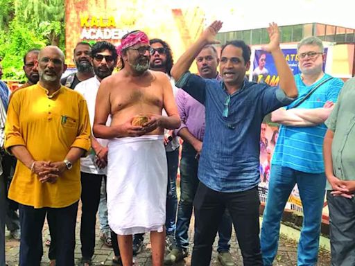 Artistes protest outside Kala Academy against ‘shoddy renovation’ | Goa News - Times of India