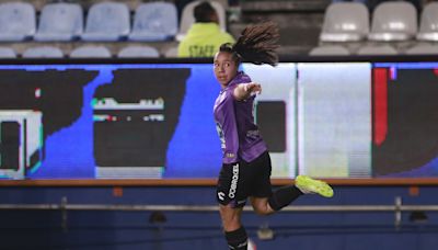 Charlyn Corral sella el pase de Pachuca a las semifinales del fútbol femenino en México