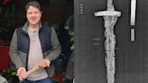 Na Noruega, agricultor encontra rara espada viking com inscrições em fazenda
