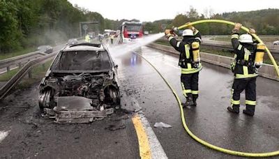 Auto brennt auf A8 bei Neunkirchen-Oberstadt aus