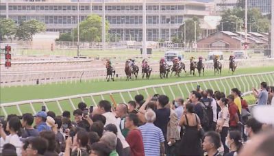 沙田馬場舉行回歸賽馬日近2萬人入場 投注額超過16億元