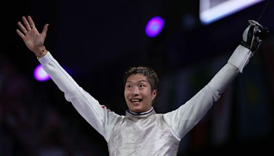 Cheung defends foil title and wins Hong Kong's third-ever gold