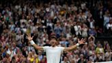 Carlos Alcaraz llegó a su primera final de Wimbledon: barrió a Daniil Medvedev y jugará con Novak Djokovic