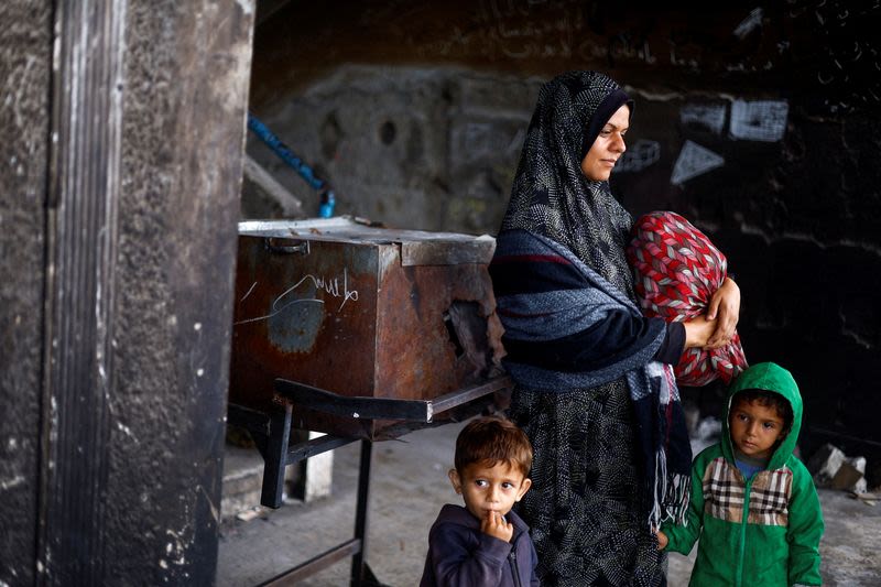 Palestinians desperate to flee Rafah as Israelis bear down