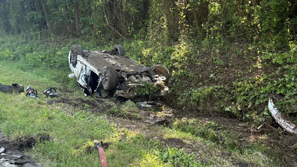 Crews respond to two-vehicle crash on US 117