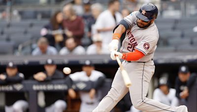 Jon Singleton blasts moonshot into upper deck at Yankee Stadium