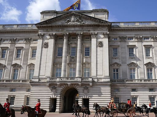 Buckingham Palace asbestos discovery could have been foreseen, report says