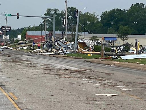 At least 5 dead in Arkansas as overnight tornado outbreak carves paths through towns