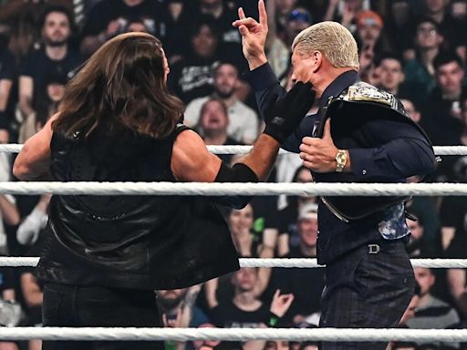 AJ Styles abofetea a Cody Rhodes en Friday Night SmackDown