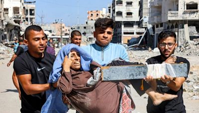 Civilians flee Gaza's Jabalia in tightening Israeli siege