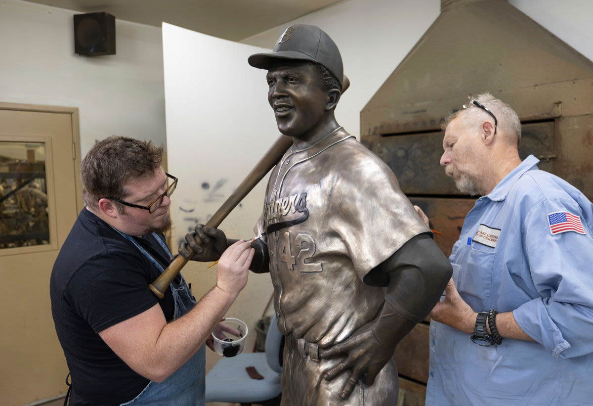 New Jackie Robinson statue to replace stolen one gets all-star dedication at Kansas youth baseball field – KION546