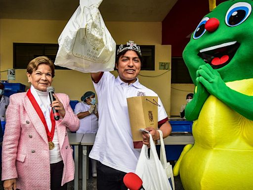 Acampó por 4 días para tener el almuerzo especial de San Marcos: esta es la historia del gusano legendario UNMSM