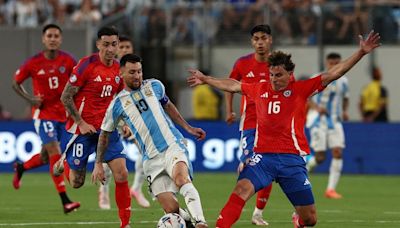 La Roja se pone el overol y casi rasguña un punto: Chile cae con Argentina y se jugará todo ante Canadá - La Tercera