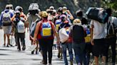 Venezolanos retenidos en las fronteras con Ecuador y Chile por falta de documentos: “Estoy en un limbo”