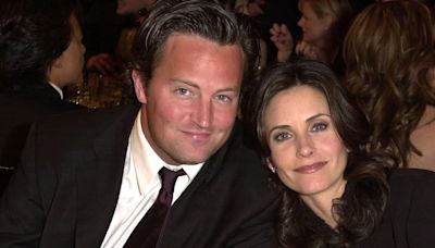 Courteney Cox aseguró que Matthew Perry “la ha visitado mucho” tras su muerte