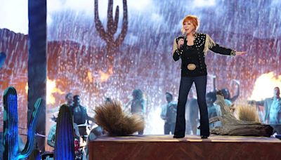 Reba McEntire Debuts New Single 'I Can't' on NBC's THE VOICE