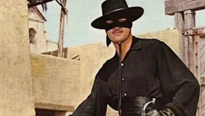 Milei mostró devoción por el Zorro “anarcocapitalista” y se comparó con Roberto Carlos | Política