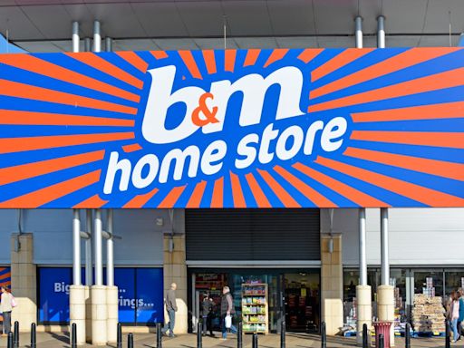 ‘I want them so badly’ cry B&M shoppers as £20 garden buy scans for way cheaper