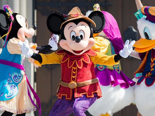 Disneyland characters vote to unionize
