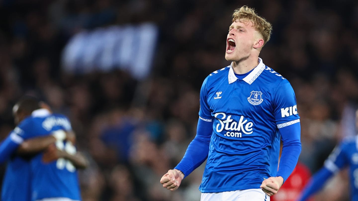 Everton move to bring Man Utd's Jarrad Branthwaite interest to definite end - report