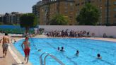 Las piscinas municipales rebajan el precio de su entrada un 40% con motivo de la ola de calor