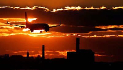 US lawmakers urge mediation board to help flight attendants reach labor deals
