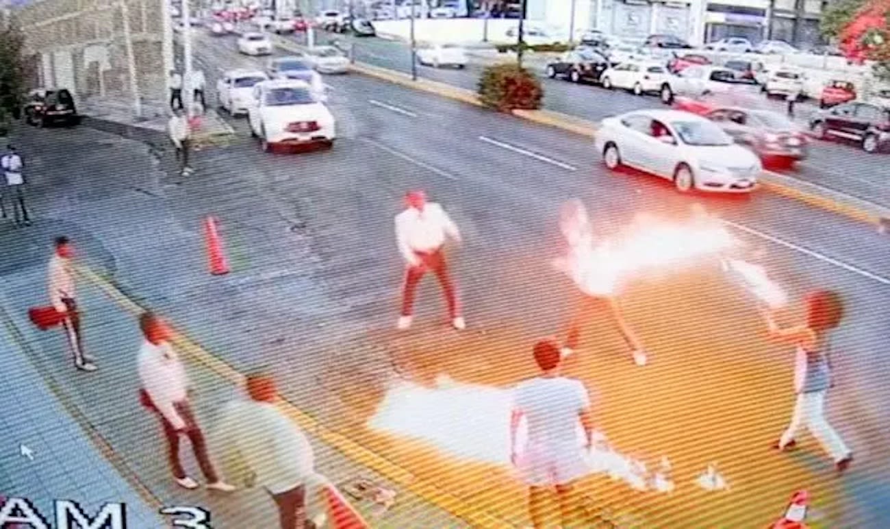 Fire breather torches members of mariachi band in brawl outside El Inferno restaurant (video)