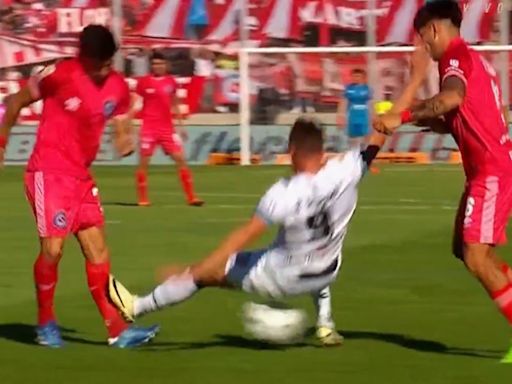 Argentinos Juniors vs Vélez, por la semifinal de la Copa de la Liga, EN VIVO: Romero pegó un patadón y vio la roja de entrada en el Fortín