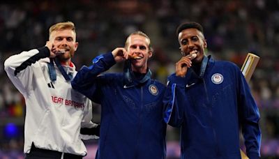 Carl Hocker takes full advantage as Jakob Ingebrigtsen and Josh Kerr take eyes off the 1500m prize