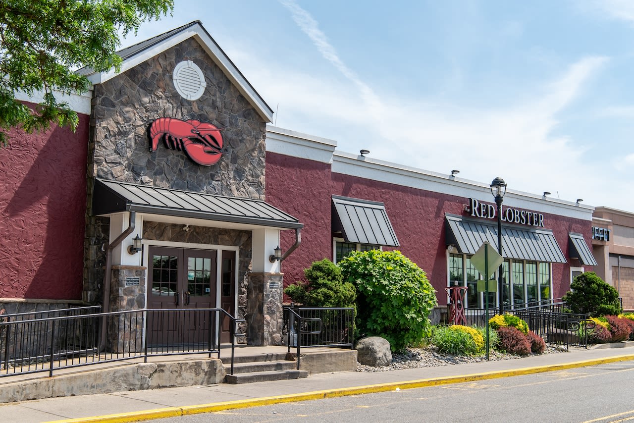 Legendary rapper orders entire menu in attempt to save Red Lobster