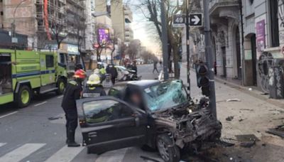 La Justicia ordenó la detención del conductor que cruzó en rojo y causó el accidente fatal en 7 y 49